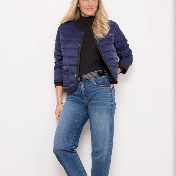 Evereve Blue Puffer Jacket with Quilted Design. - Picture 3 of 5